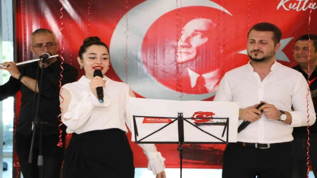 Medıcal Park Gaziantep’te hemşirelerden 19 Mayıs düeti