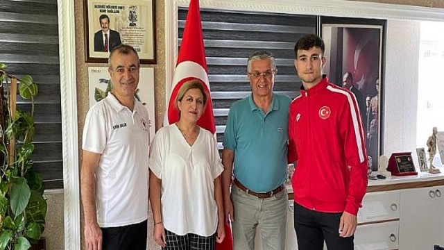 Milli Karateci Surmanidze’den Başkan Topaloğlu ’na Ziyaret