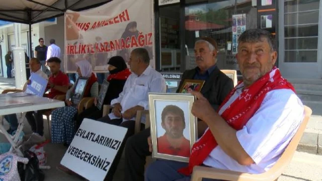 Muş’ta 60 haftadır evlat nöbetindeki ailelerden çocuklarına ’teslim olun’ çağrısı