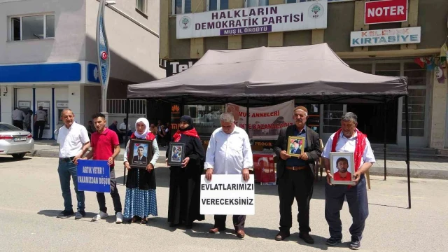 Muş’ta evlat nöbeti tutan anneler 60 haftadır çocuklarının yolunu gözlüyor