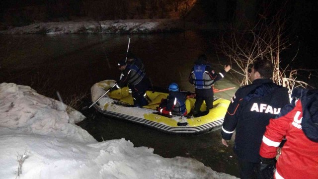 Muş’ta Karasu Nehri’ne düşen genç kız için arama çalışması başlatıldı