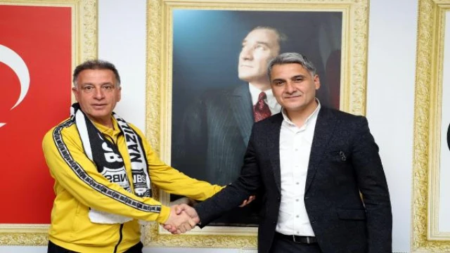 Nazilli Belediyespor’da teknik direktör Öcal’ın sözleşmesi uzatıldı