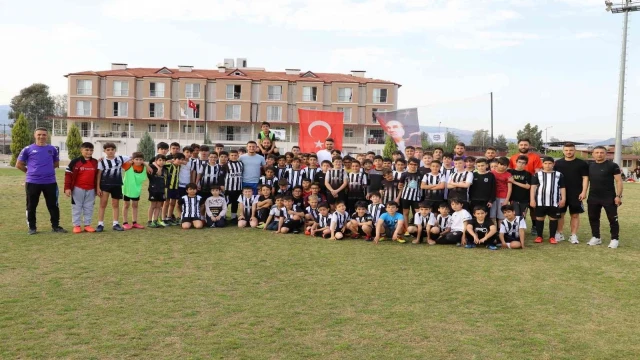 Nazilli Belediyespor’lu futbolcular genç sporcular ile buluştu