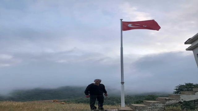 Nazillili vatandaşın bayrak hassasiyeti