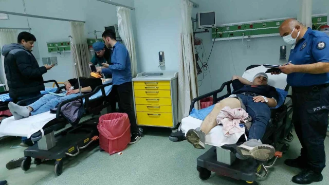”Neden baktın?” tartışmasında 2 kişi hastanelik oldu