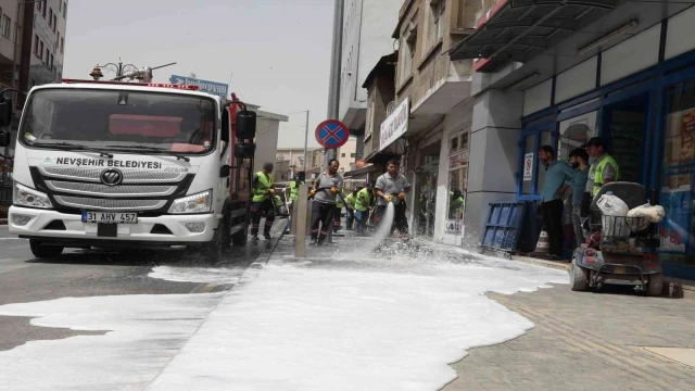 Nevşehir caddeleri yıkanarak temizlendi
