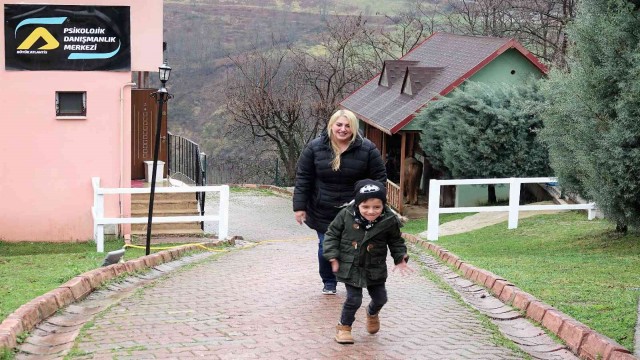 Oğlunun özgürce koşabilmesi için 2 bin 500 kilometre yol geldi