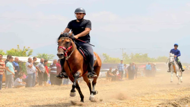 Osmaniye’de rahvan at yarışları nefes kesti