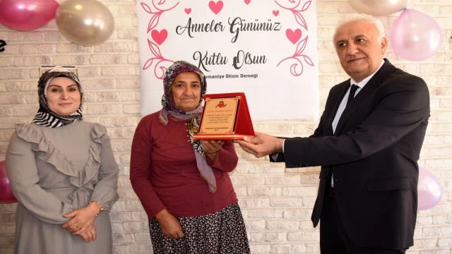 Osmaniye’de yılın annesi seçildi