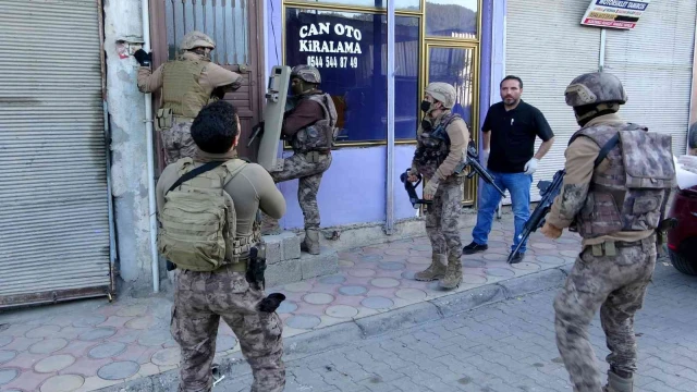 Osmaniye’de zehir tacirlerine ’şafak’ operasyonu