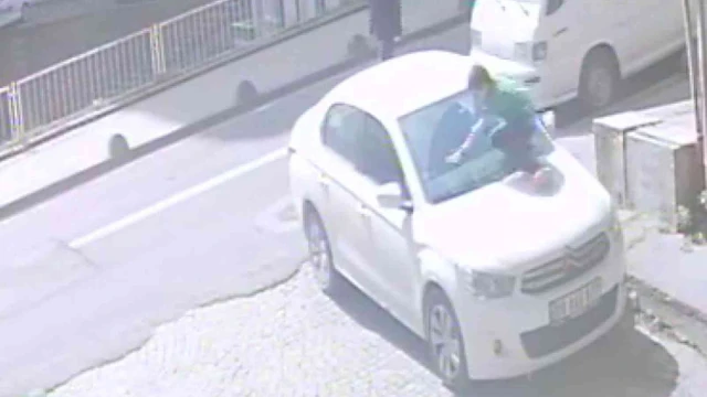 Otomobiline saldırdılar zannetti, gerçek güvenlik kamerası kayıtlarını izleyince ortaya çıktı