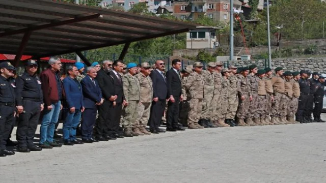 Otomobille minibüs çarpıştı; 1’i polis 2 kişi öldü, 5 kişi yaralandı (3)