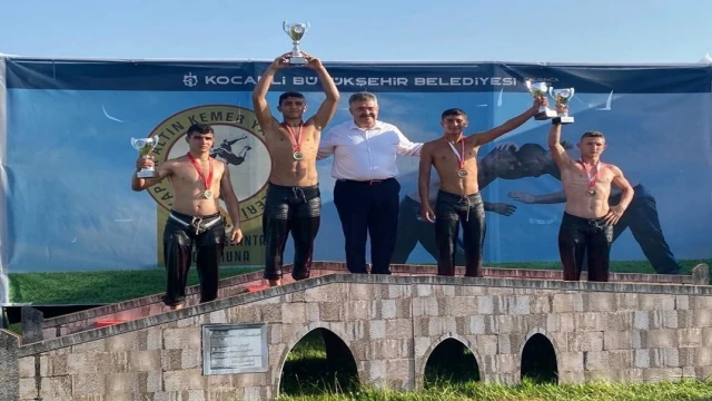 Pamukkale Belediyesporlu güreşçiden altın madalya