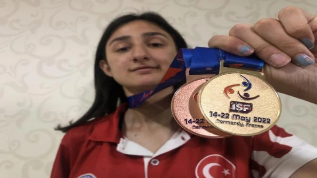 Para yüzmede dünya şampiyonu Melda: Ailemi her aradığımda sevinçten ağlıyordu