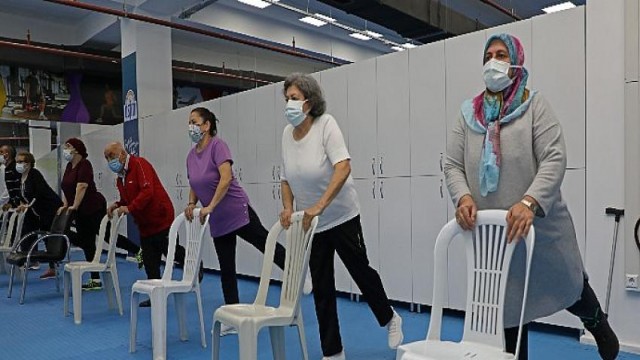 Parkinson hastaları ASFİM’de yeniden hayata bağlanıyor  Hem spor yapıyor hem desosyalleşiyorlar