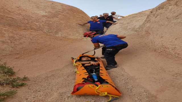 Peribacalarını gezerken çukura düşen Güney Koreli turist yaralandı