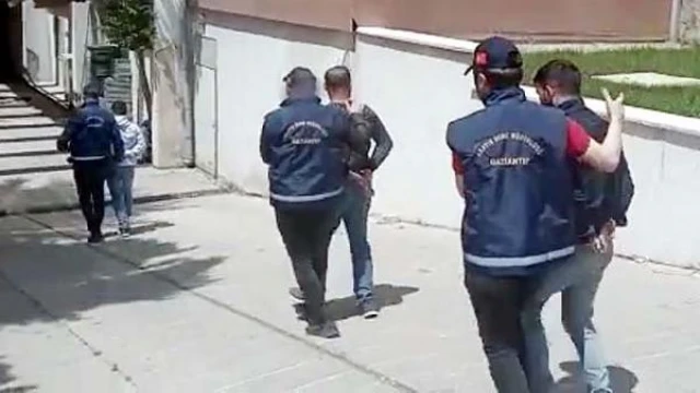’Polisiz’ yalanıyla para ve cep telefonu gasbeden 3 kişi tutuklandı