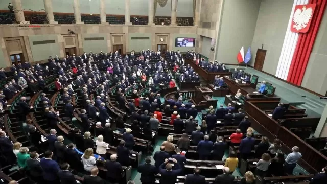 Polonya’dan Ukraynalı sığınmacılara aylık 4 bin 71 TL yardım kararı