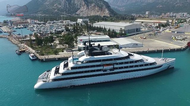 QTerminals Antalya Amerikalı turistleri taşıyan lüks Emerald Azzurra gemisini ağırladı.