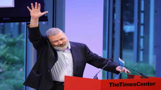 Rus gazeteci Nobel Barış Ödülü’nü Ukraynalı mülteciler için sattı