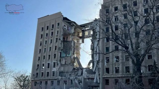 Rusya Mikolayiv’de valilik binasını vurdu