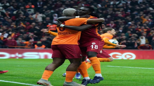 Ryan Babel bu sezon Süper Lig’deki ilk golünü attı