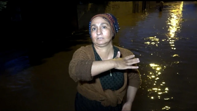 Sağanak yağış sonrası sular altında kalan evde can pazarı yaşandı