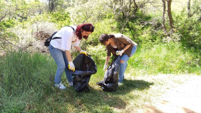Sağlık çalışanları, Çamlık Milli Parkı’nda çevre temizliği yaptı