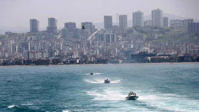 Sahil Güvenlik Samsun’da 127 kişiyi boğulmaktan kurtarıldı