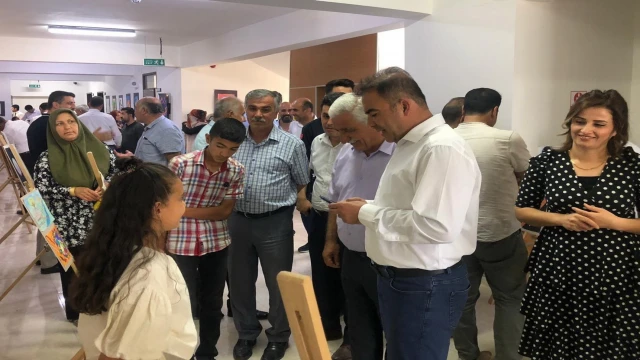 Samsat’ta öğrenciler yaptıkları resimleri sergiledi