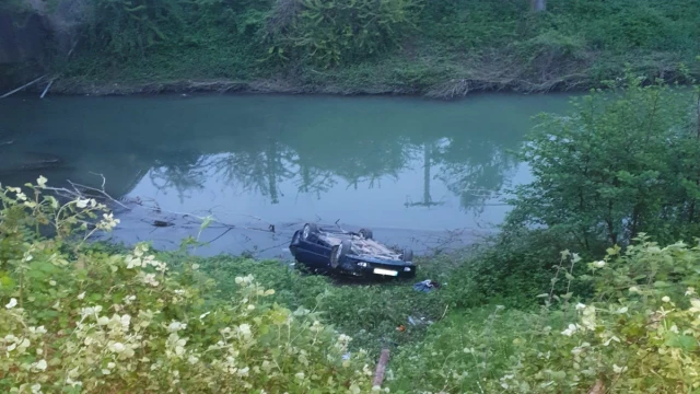 Samsun’da otomobil dere kenarına uçtu: 4 yaralı