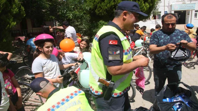Sarıgöl’de öğrencilere jandarmadan kask eğitimi