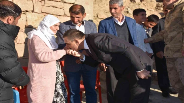 Siirt Valisi Hacıbektaşoğlu, Tütenocak köyünde şehit ailesi ile bir araya geldi