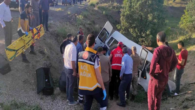 Siirt’te işçileri taşıyan minibüs uçuruma yuvarlandı: 4 ölü, 6 yaralı