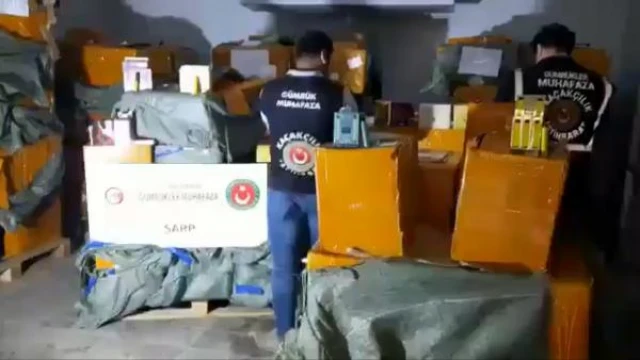 Sınır kapısındaki TIR’da 62 bin kaçak elektronik sigara ele geçirildi