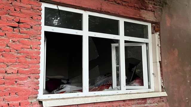Sinop’ta bir evin camları kimliği belirsiz kişilerce kırıldı