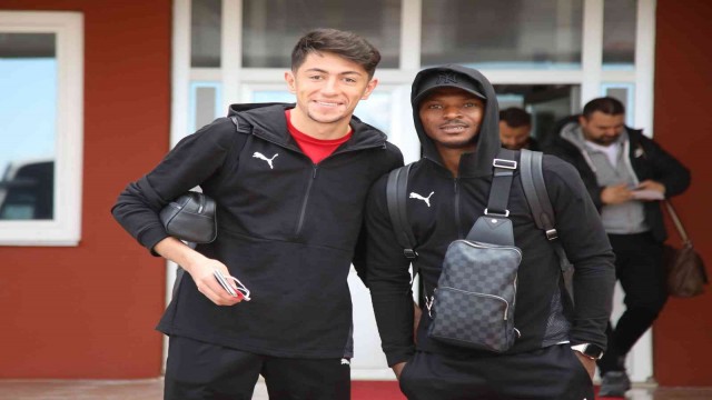 Sivasspor kafilesi Antalya’ya ulaştı