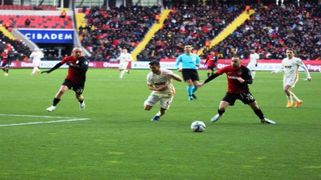 Spor Toto Süper Lig: Gaziantep FK: 3 - Galatasaray: 1 (Maç Sonucu)