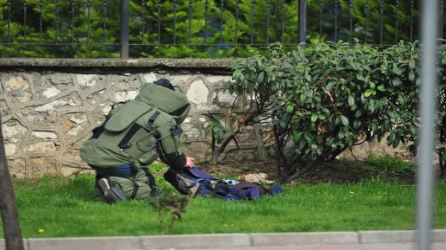 Şüpheli çantadan elbise çıktı