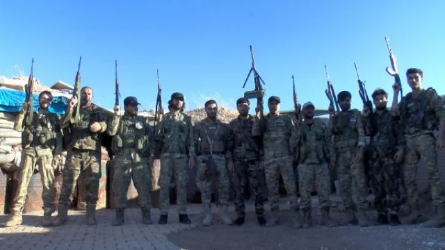 Suriye’de muhalifler cephe hatlarında 24 saat nöbet tutuyor