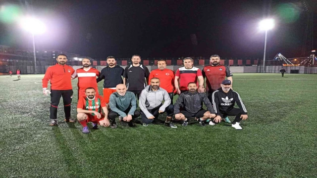 Taraftar grubuyla basın mensupları arasında dostluk maçı