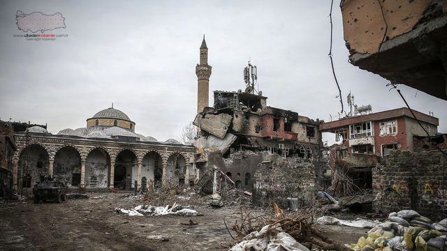 Terör örgütü PKK, Deyrizor'da cami basıp Kur'an-ı Kerim yaktı