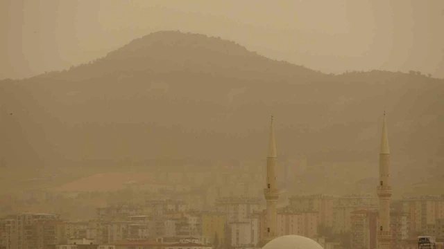 Toz bulutu Adıyaman’ı etkisi altına aldı
