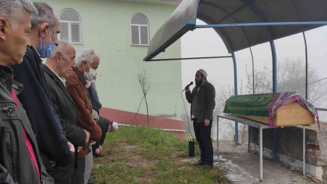Trafik kazasında hayatını kaybeden kadın son yolculuğa uğurlandı