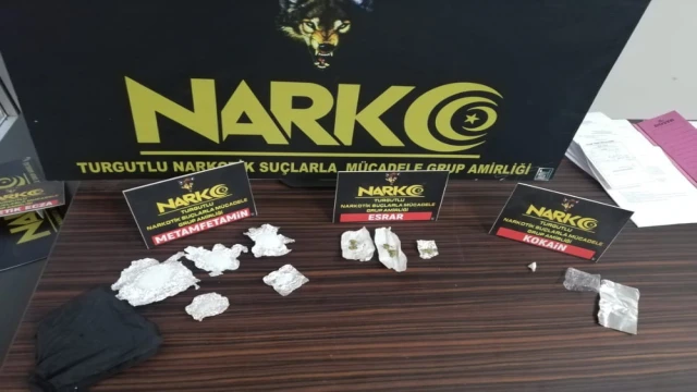 Turgutlu’da uyuşturucu satıcıları aynı araç içerisinde yakalandı