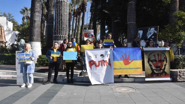 Ukraynalılar Bodrum’da “Savaşa Hayır” eylemi yaptı