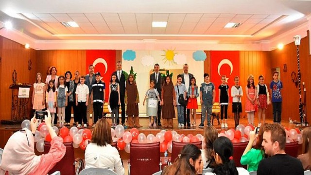 “Umutları Gözyaşlarıyla Karışmış Doğa” Adlı Tiyatro Oyunu Sahnelendi