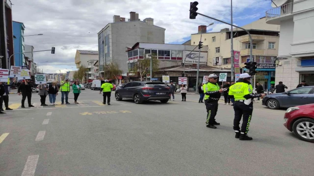 Üniversite öğrencilerinden trafik eylemi