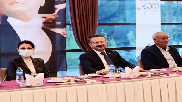 Vali Aksoy yetim çocukları ağırladı