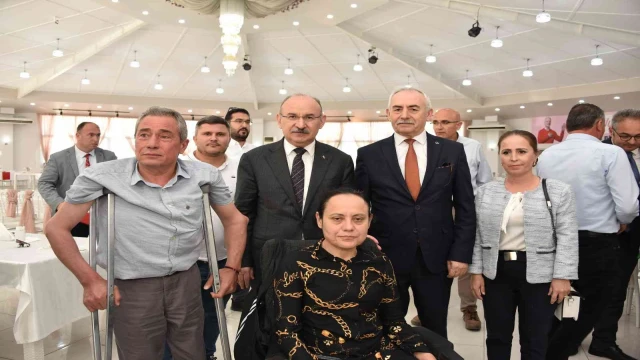 Vali Karadeniz Saruhanlı’da muhtarlar, STK’lar ve vatandaşlarla buluştu